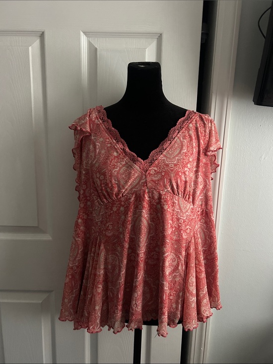torrid Tops - NWT 1X torrid Coral Pink Paisley Lace-Trim V-Neck Peplum Tunic